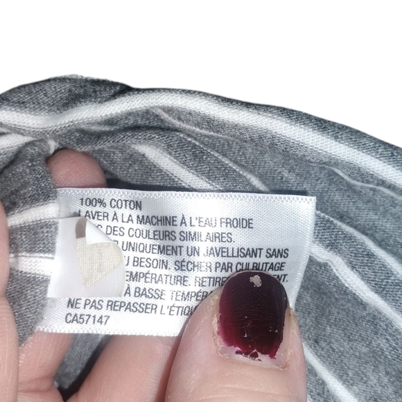 Liz Lange Maternity Gray, White Striped Ruched Side Top SZ XXL NWT - Picture 2 of 4